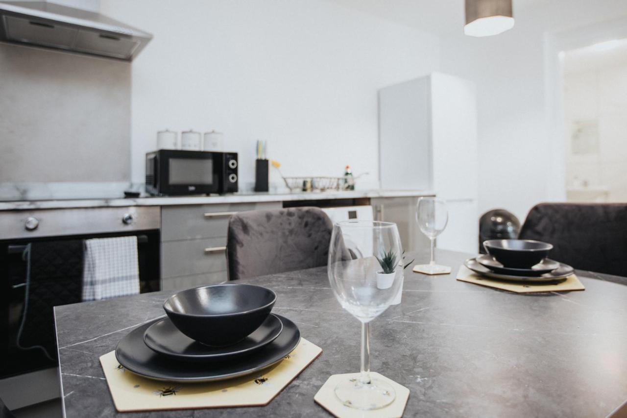 York Villas Free Parking Included リヴァプール エクステリア 写真